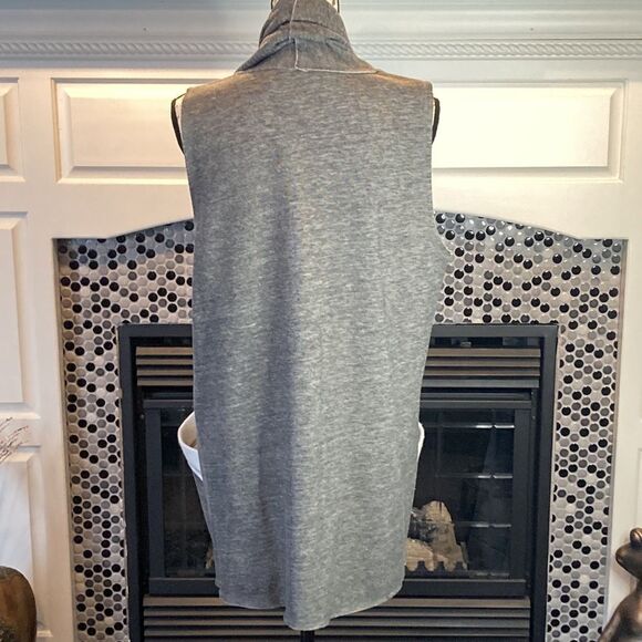 Supply and Demand grey vest with super soft inside, size medium - Picture 5 of 6